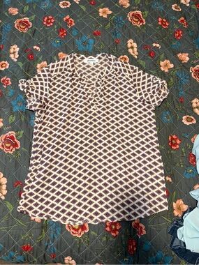 Alice Blue Short Sleeve Geometric Print Blouse in Cream & Navy